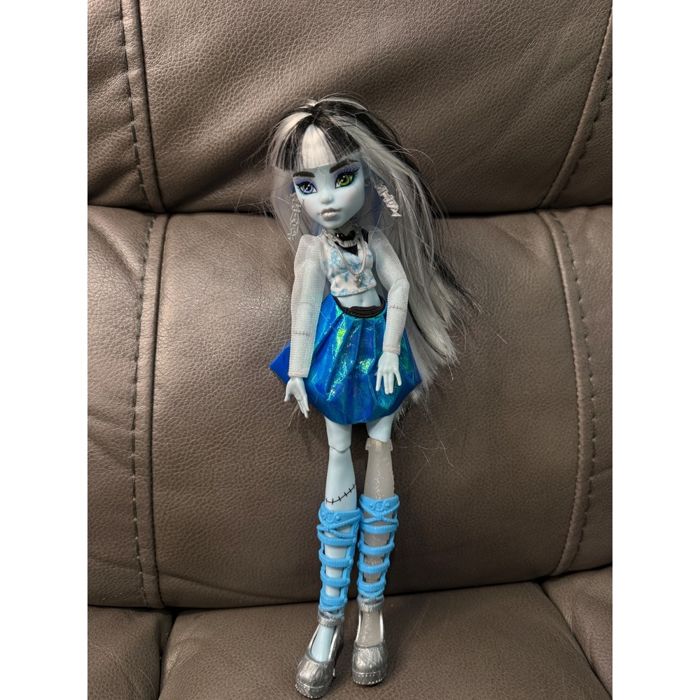 Mattel Monster High G3 Frankie Stein Doll‎ Silver Black Hair Blue Metallic Skirt